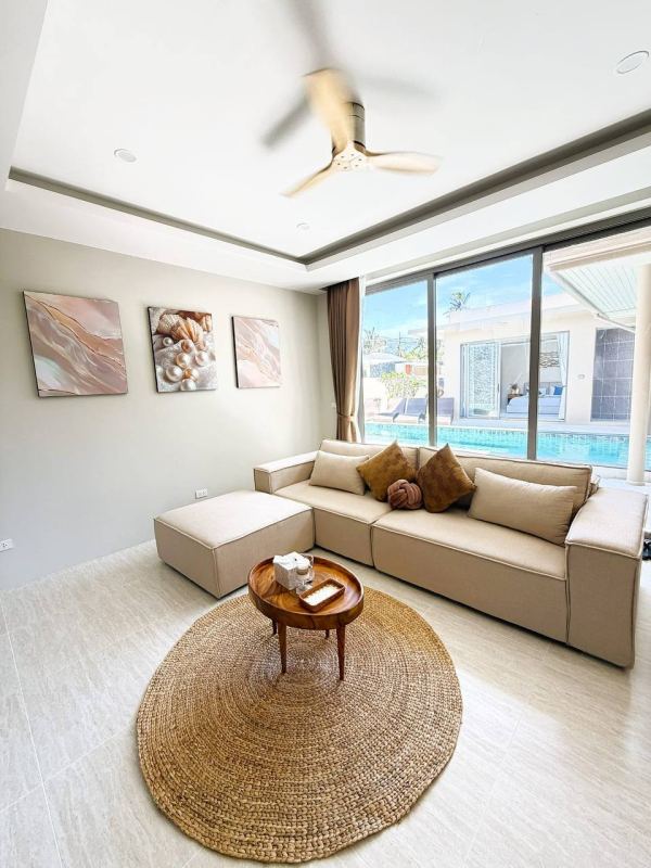 4BR Villa Garden with Pool in Maenam