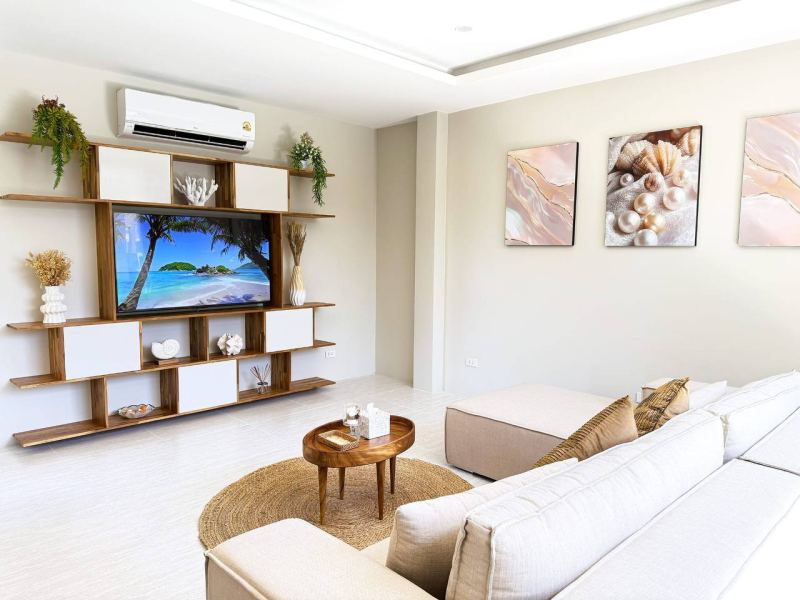 4BR Villa Garden with Pool in Maenam