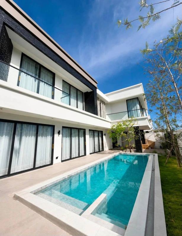 4-Bedroom Luxury Pool Villa in Pattaya