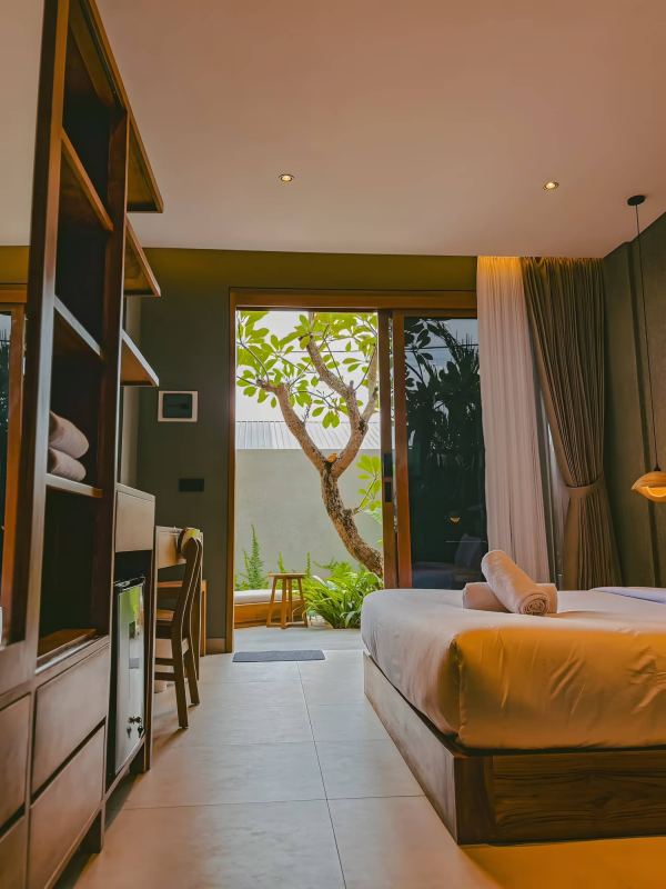 Private room near pool in Pererenan