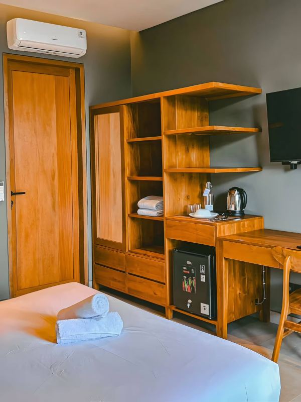 Private room near pool in Pererenan