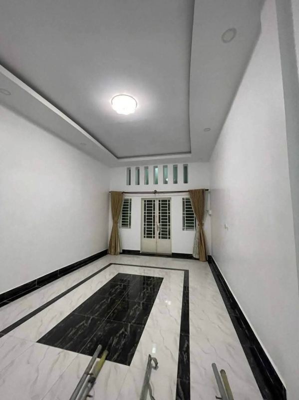5-Bedroom House near Kilometer 9