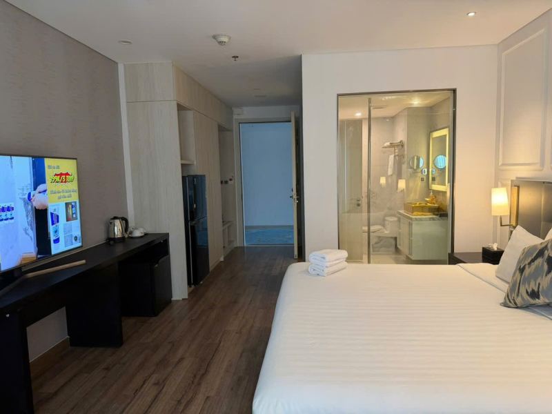 1-bedroom apartment with balcony in Golden Bay building