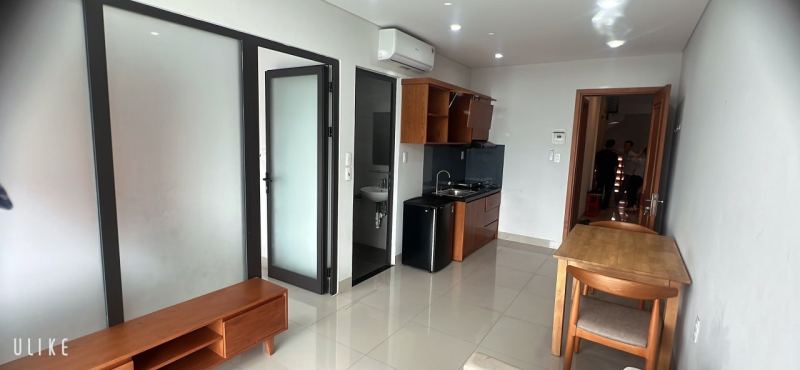 1-Bedroom Apartment with Balcony on Ngo Quyen Street