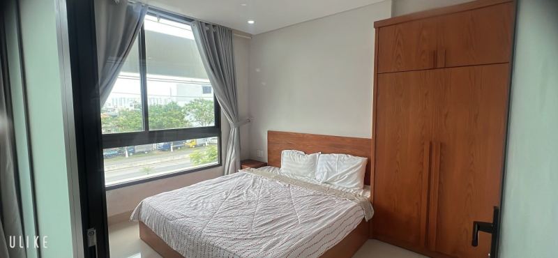 1-Bedroom Apartment with Balcony on Ngo Quyen Street