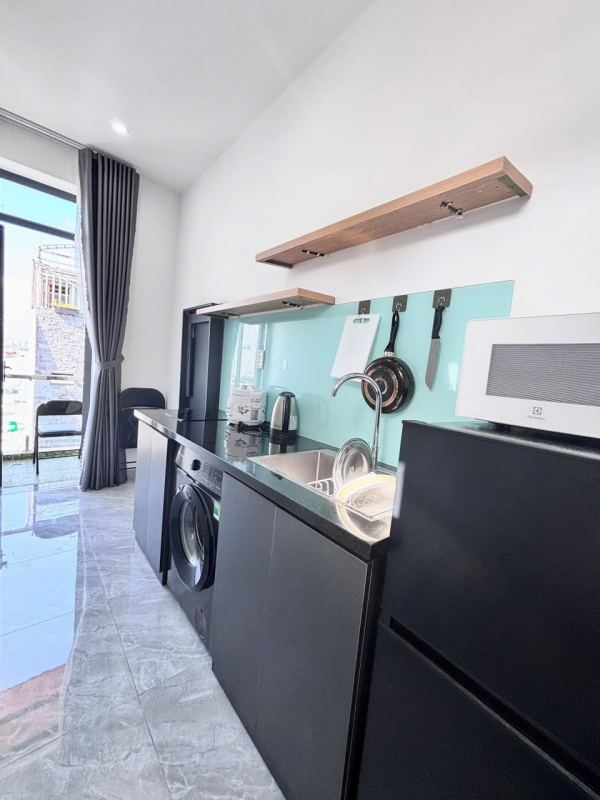 1-bedroom apartment with balcony, Room 304, Le Van Huu street