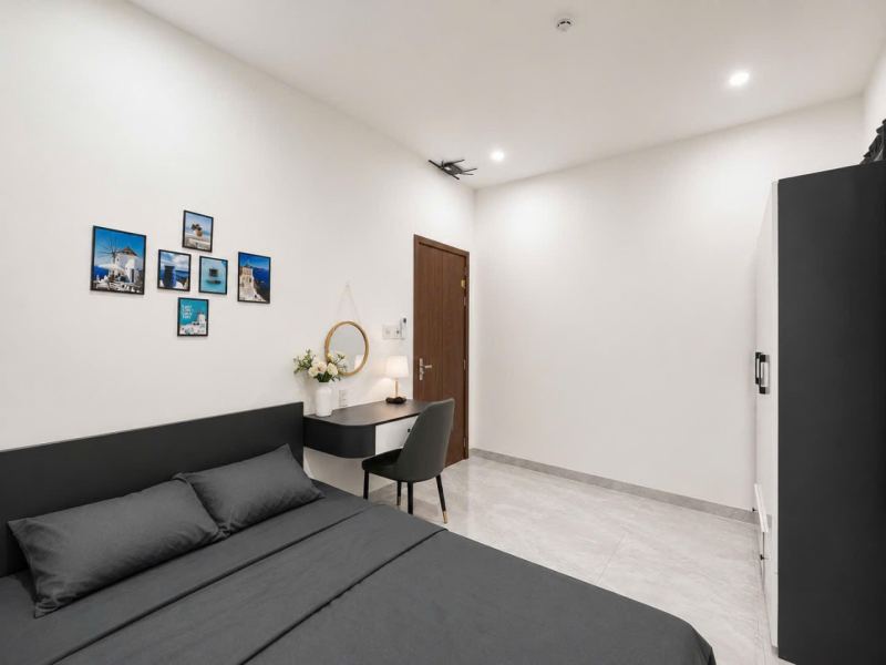 1-bedroom apartment with balcony, Room 304, Le Van Huu street