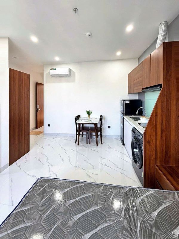 Studio Apartment with Balcony on Bui Thien Ngo Street