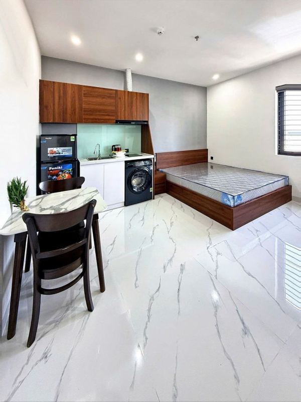 Studio Apartment with Balcony on Bui Thien Ngo Street