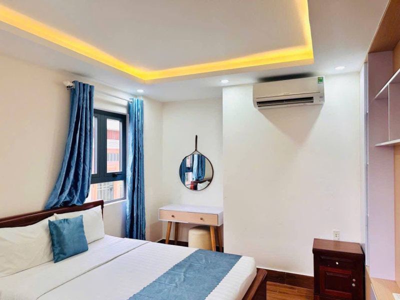 2BR apartment on Ba Huyen Thanh Quan