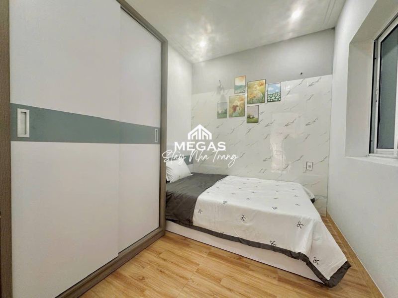 2-Bedroom Apartment with Balcony in Vinh Diem Trung