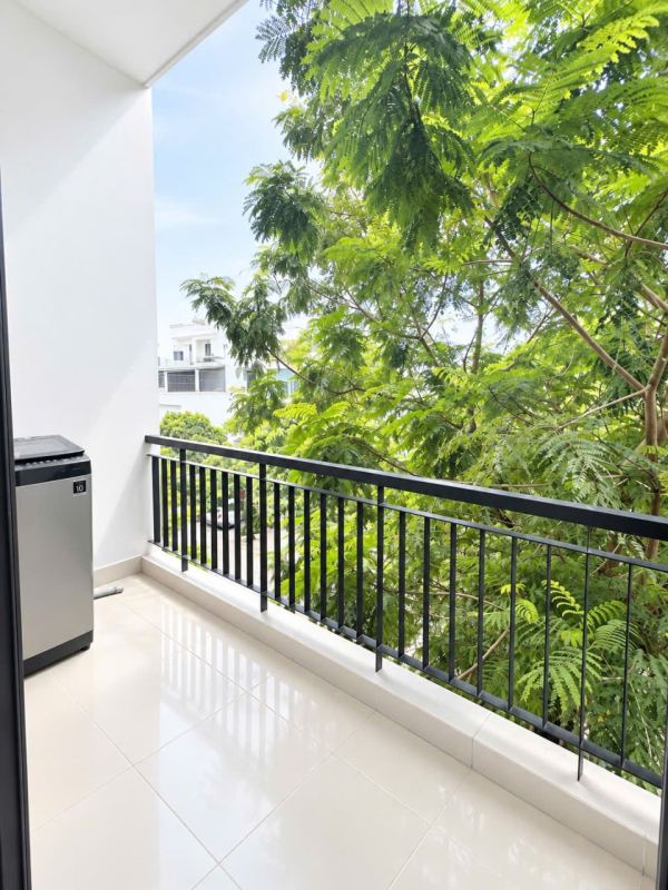 1-bedroom apartment with balcony on Da Phuoc 10 street