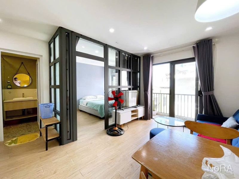 1-bedroom apartment with balcony in central district