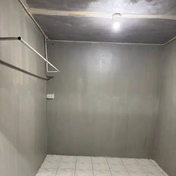 Budget room on Charoen Rat Road, Sathorn