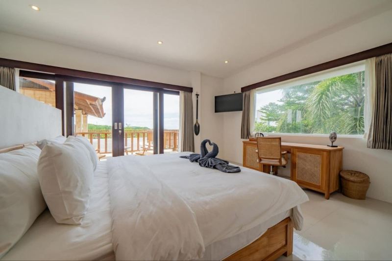 11-Bedroom Villa with Ocean View in Kutuh