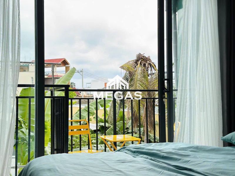 2-bedroom apartment with balcony in Vinh Diem Trung