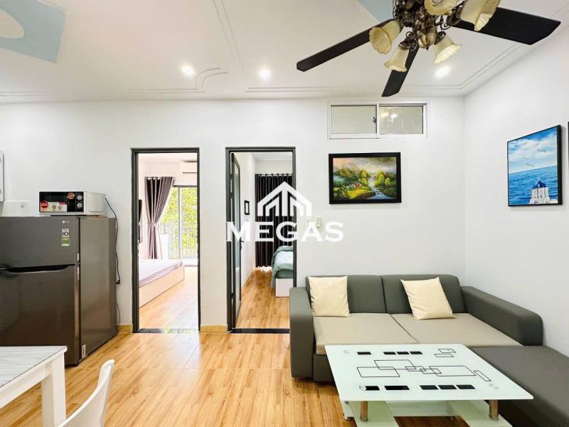 2-bedroom apartment with balcony in Vinh Diem Trung