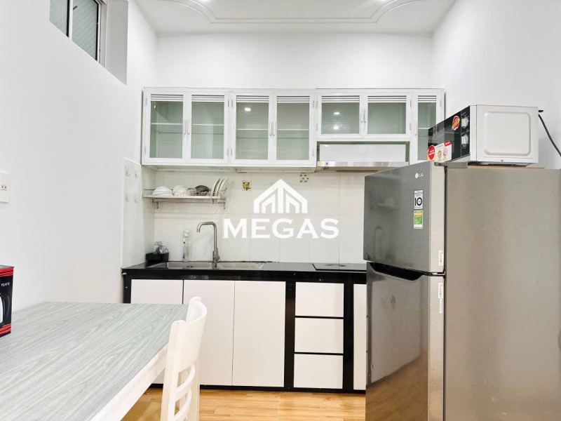2-bedroom apartment with balcony in Vinh Diem Trung
