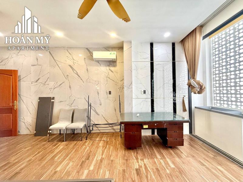 Studio with Balcony near City Center