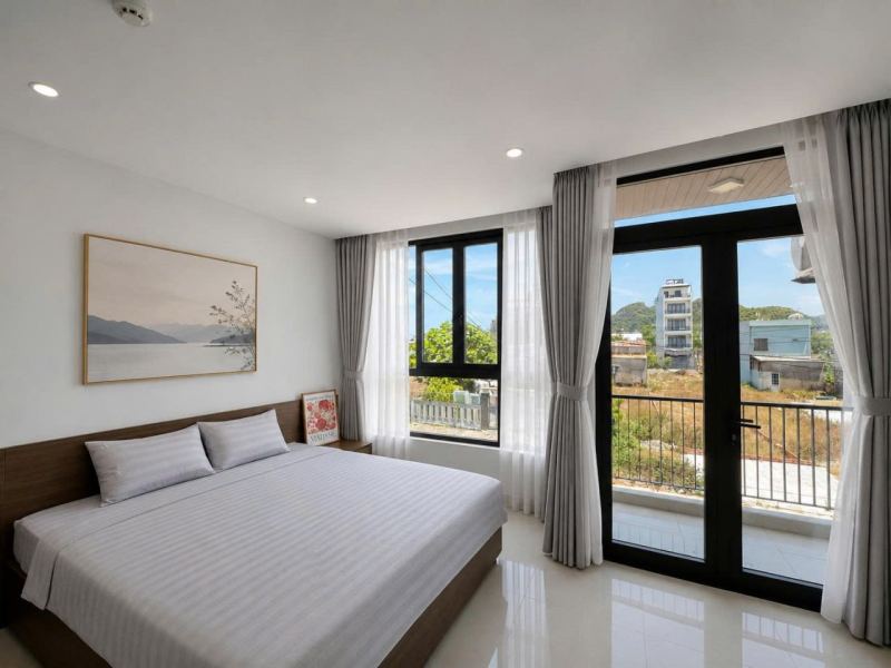 Studio with balcony on Thuy Son 5 street