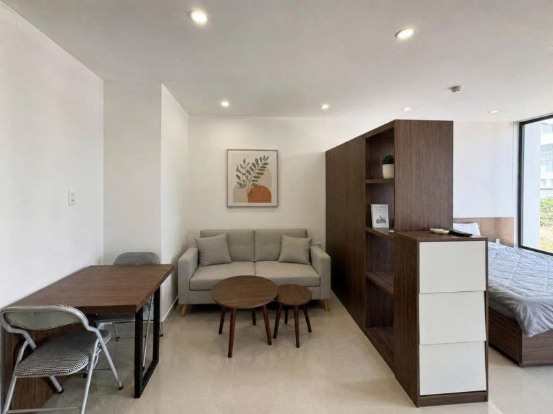 Studio with balcony on Thuy Son 5 street