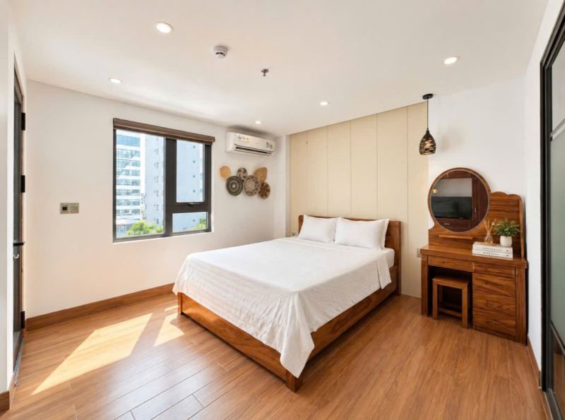 1-bedroom apartment with balcony, Room 702, Le Tan Toan