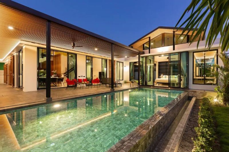 5-Bedroom Villa in Nai Harn with Pool