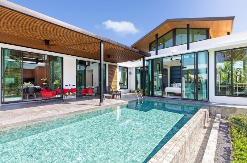 5-Bedroom Villa in Nai Harn with Pool
