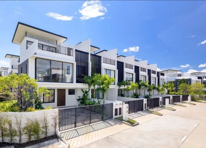 3-Bedroom Townhouse in Laguna Park