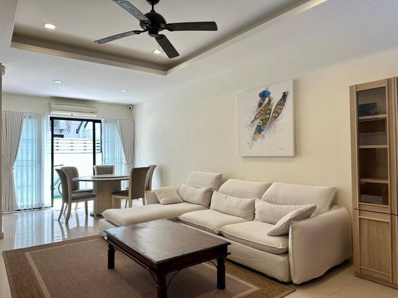 3-Bedroom Townhouse in Laguna Park