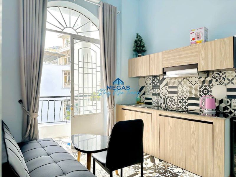 Studio apartment with balcony in Ngo Quyen Street