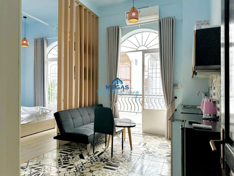 Studio apartment with balcony in Ngo Quyen Street