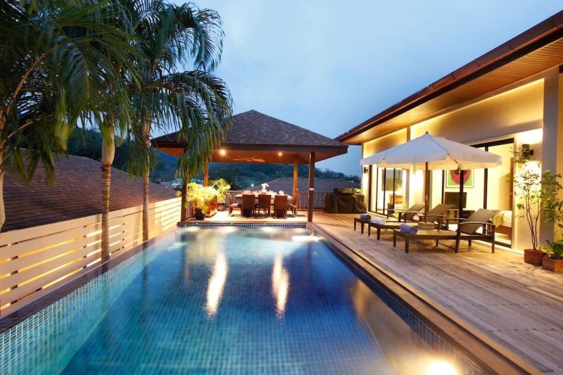 6-bedroom villa with private pool in Nai Harn