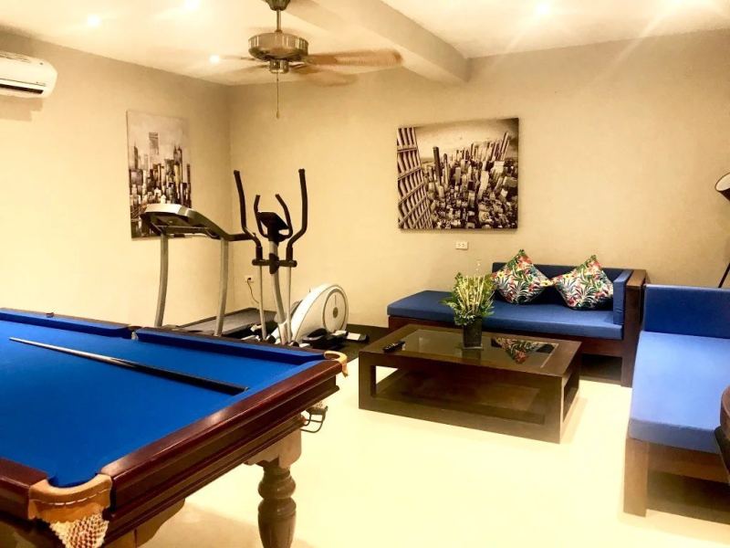 6-bedroom villa with private pool in Nai Harn