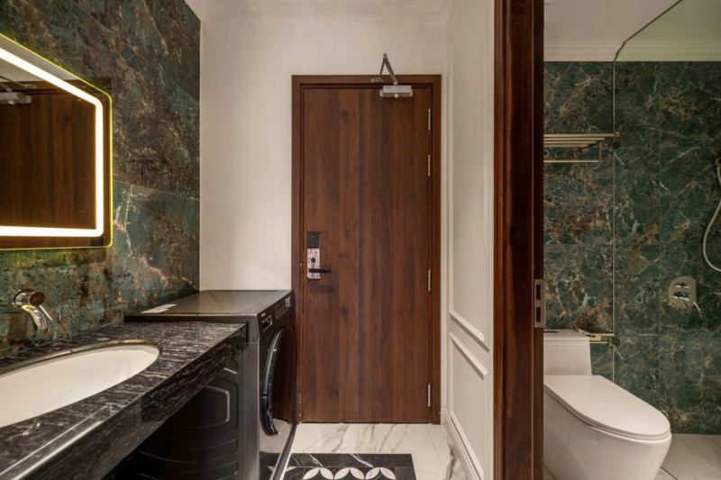1 Bedroom Apartment with Balcony