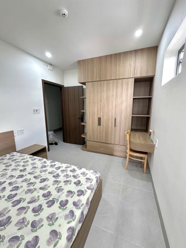1-bedroom apartment with balcony on Tran Nam Trung street