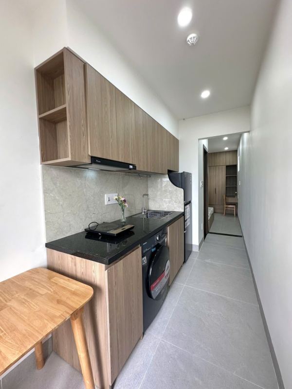 1-bedroom apartment with balcony on Tran Nam Trung street