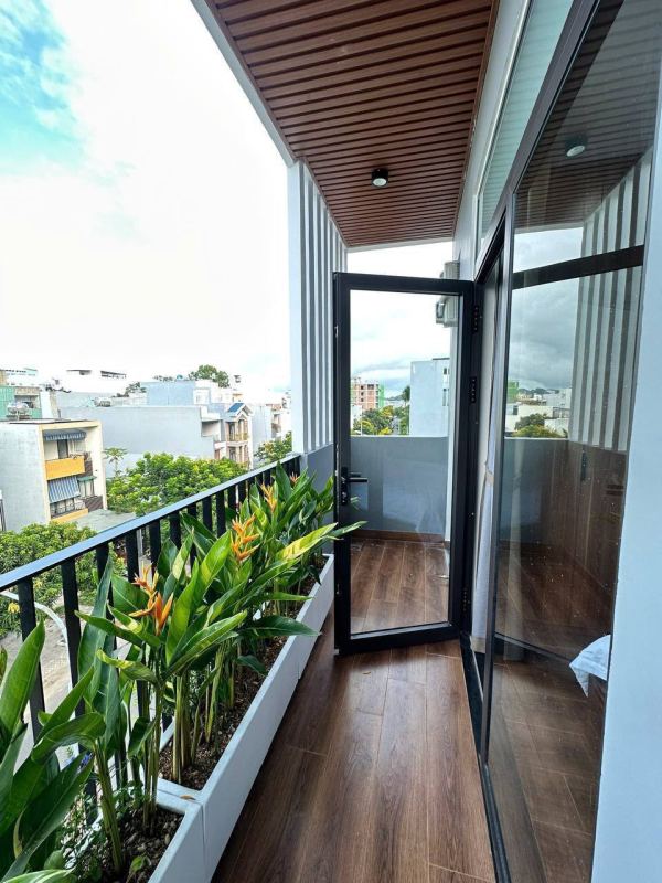 2BR apartment on Doan Khue