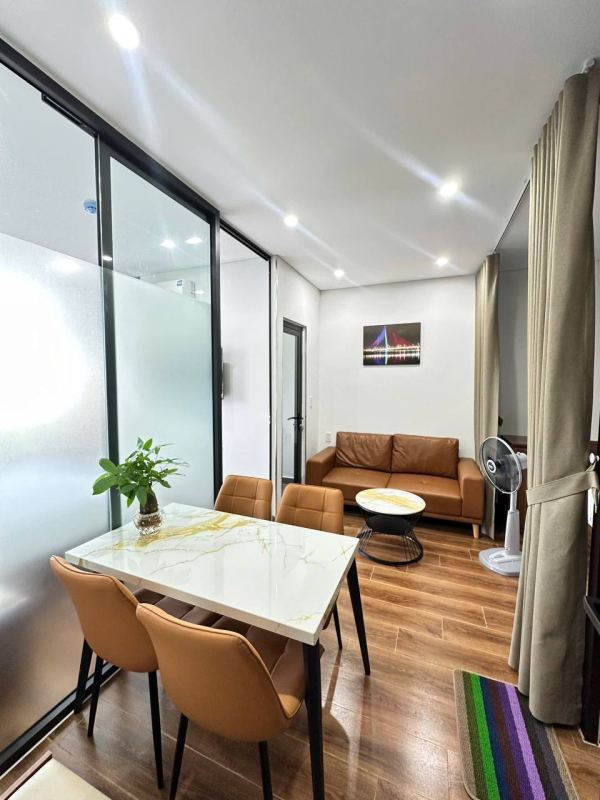 2BR apartment on Doan Khue