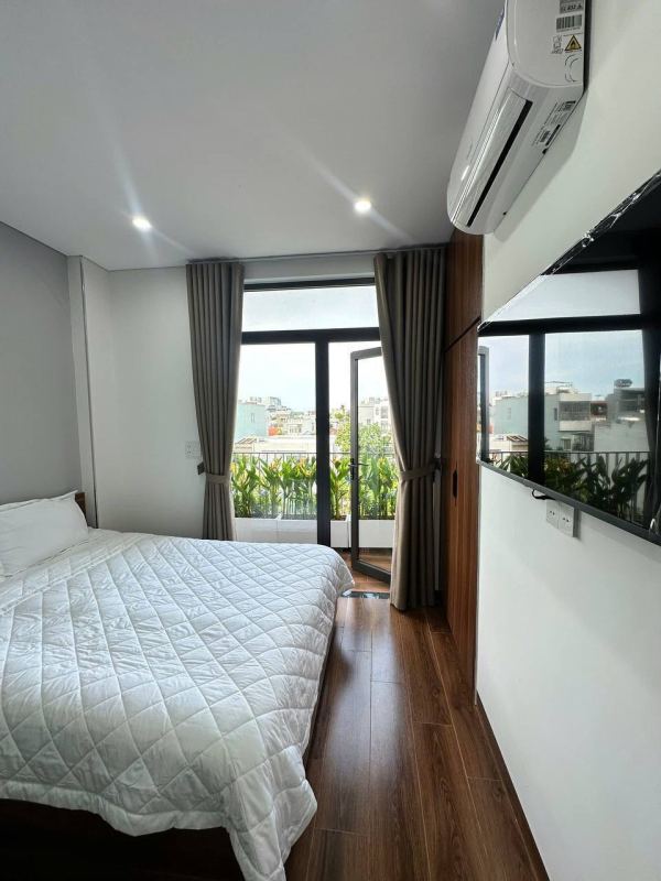 2BR apartment on Doan Khue