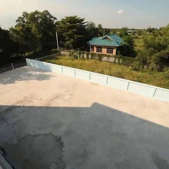 Комната в новом здании, Nong Chok
