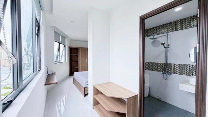 Studio with balcony on Nguyen Co Thach street