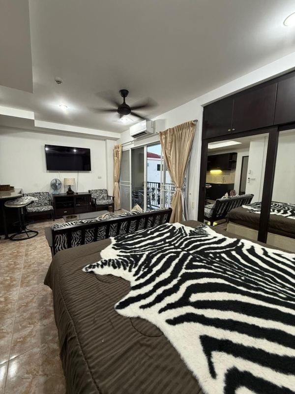 Studio condo in Siam Oriental Pratumnak with pool