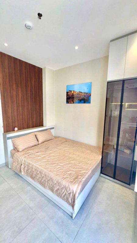 Penthouse studio on Hoai Thanh