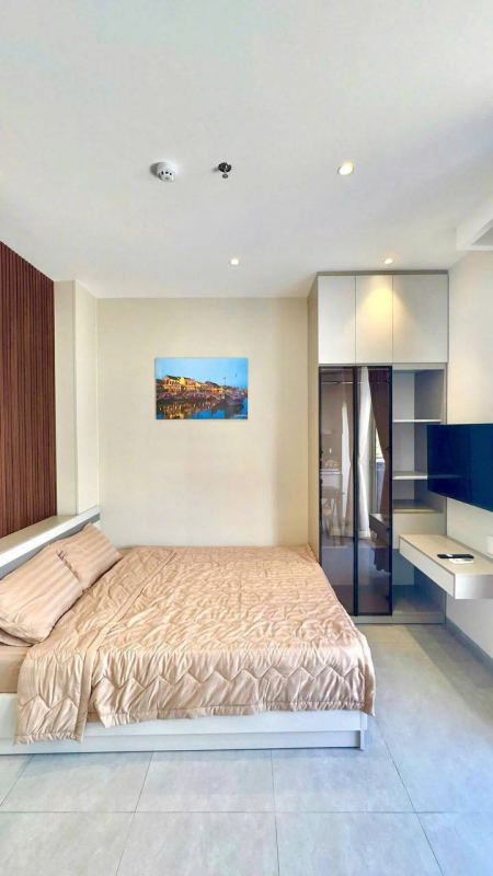 Penthouse studio on Hoai Thanh