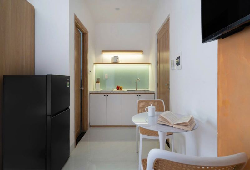 Studio with balcony on Ho Xuan Huong street