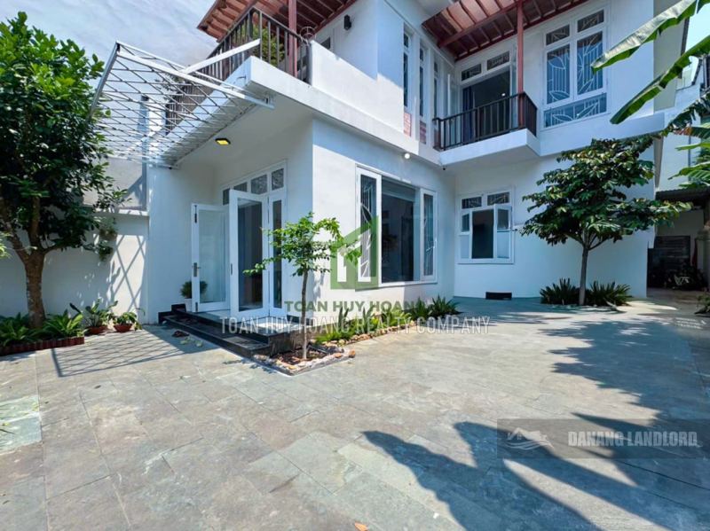 4-Bedroom Villa in Nam Viet A