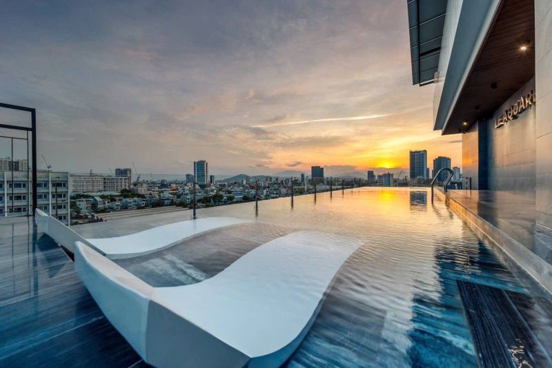 1 BEDROOM APARTMENT IN SON TRA - POOL IN BUILDING