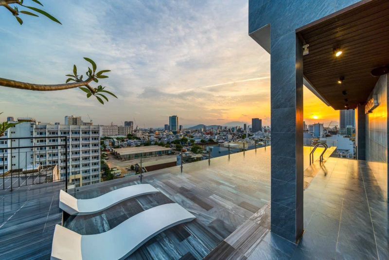 1 BEDROOM APARTMENT IN SON TRA - POOL IN BUILDING