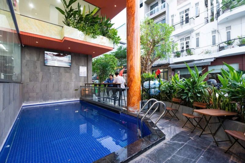 2 Bedroom Apartment with Pool
